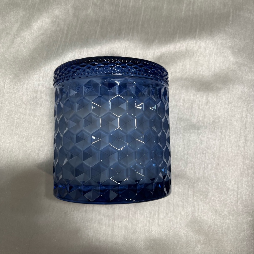 SOi Co Santorini Breeze Shimmer Candle Blue Diamond Cut Glass. Elegant! - Picture 3 of 5